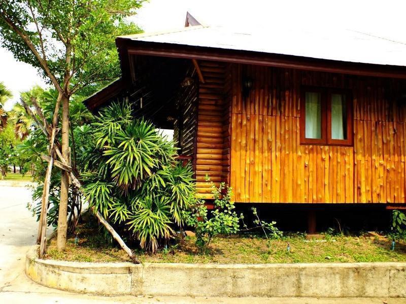 Siam River Resort Chaiyaphum Exterior foto
